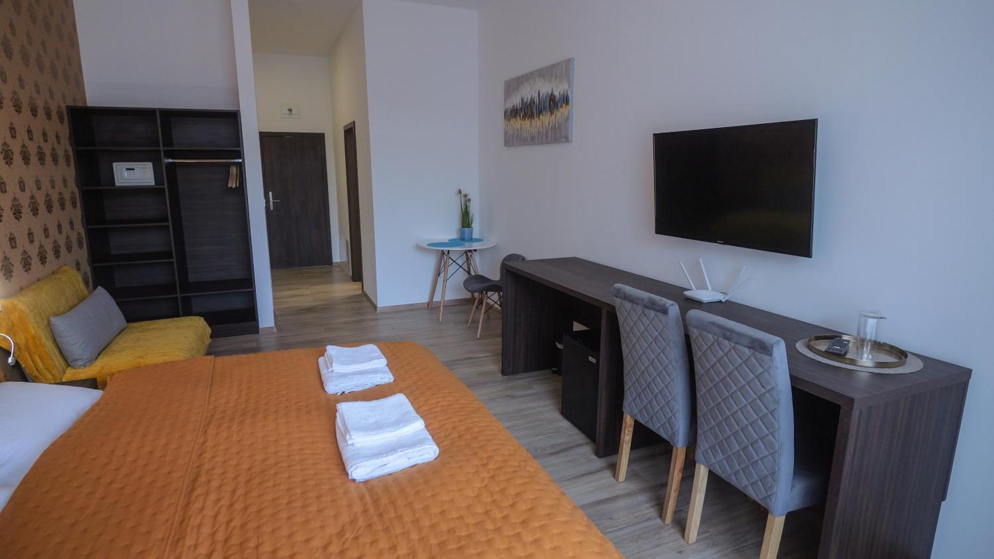 Premium City Centre Bedrooms Prešov Dış mekan fotoğraf