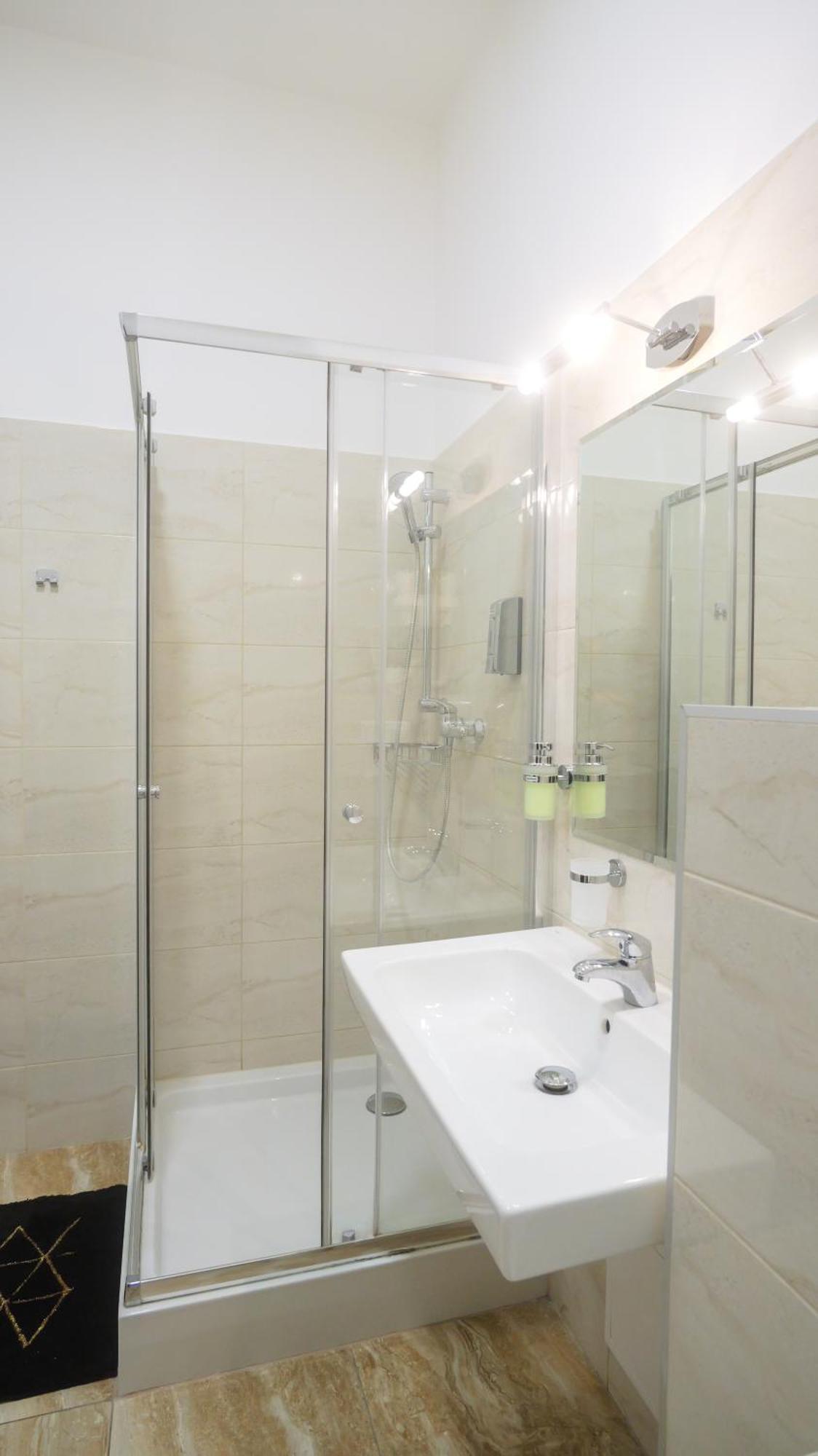 Premium City Centre Bedrooms Prešov Dış mekan fotoğraf