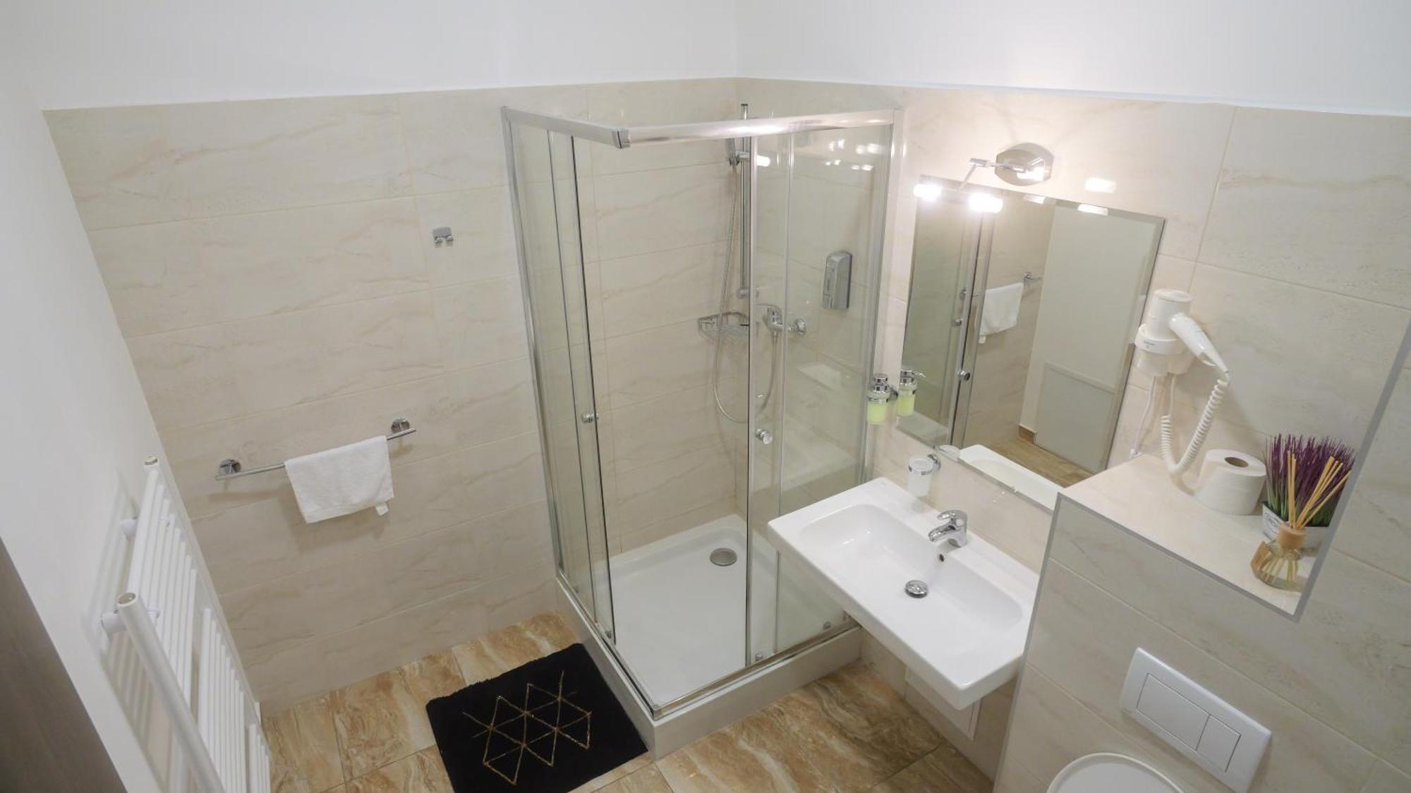 Premium City Centre Bedrooms Prešov Dış mekan fotoğraf